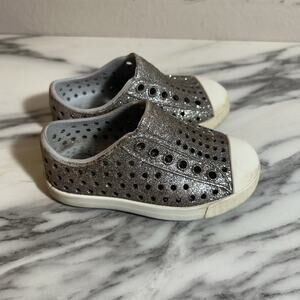 Native Kids Shoes Jefferson‎ Bling Glitter slip-on Silver Size 5 Toddler Girls